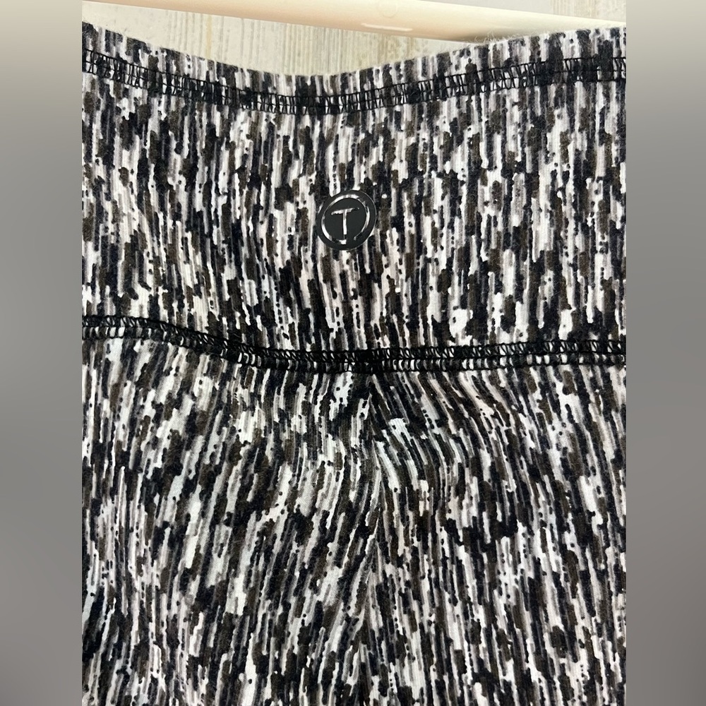 T By Talbots Black White Women's Cropped Capri Leggings side pockets Medium - Picture 6 of 10
